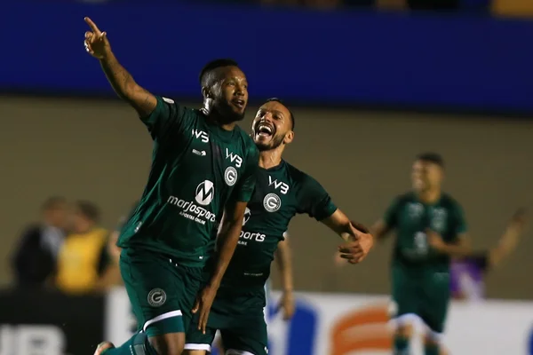 Fluminense leva três do Goiás e volta para a zona de rebaixamento