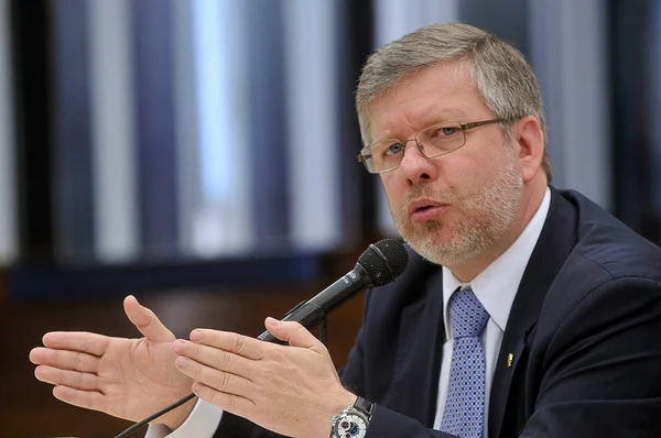 Marco Maia diz que “delator mente” e Vital do Rêgo nega “pedágio”