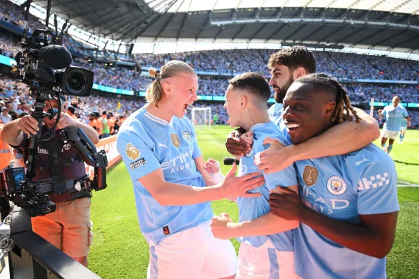 City vence West Ham e conquista tetra inédito da Premier League