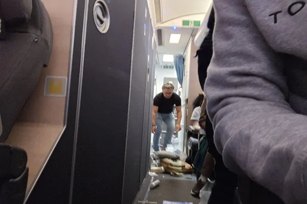 Imagem colorida de voo em turbulência - Metrópoles