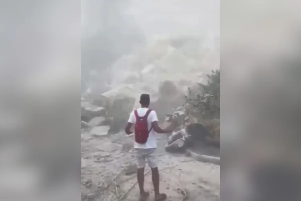 Itália: terremoto deixa 21 feridos e causa danos na região de Nápoles - destaque galeria Itália: terremoto deixa 21 feridos e causa danos na região de Nápoles - destaque galeria