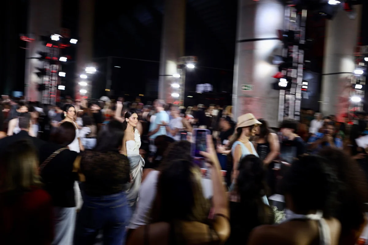 Metrópoles Catwalk encerra 3ª edição com Negra Li na passarela - imagem 11 Metrópoles Catwalk encerra 3ª edição com Negra Li na passarela - imagem 11