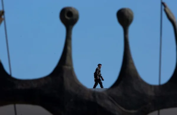 O livre arbítrio do homem das armas (Otávio Santana do Rêgo Barros)
