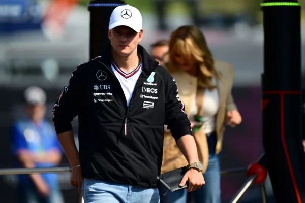 Mick Schumacher da Haas F1 Team chega ao paddock do GP da Áustria