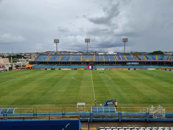 Homem é preso após apalpar nádegas de torcedora em estádio de Goiás - destaque galeria