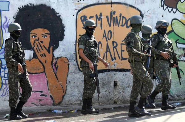 Exército prende 10 militares envolvidos em fuzilamento de carro no Rio