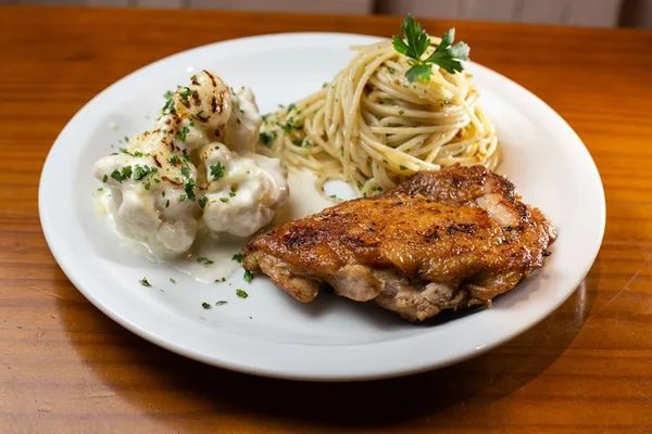 Casa oferece menu de almoço com pratos brasileiros a R$ 19,90