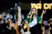 Cantora Ju Marques, de Ceilândia (DF), também se apresentou no primeiro dia do Na Praia Festival 2025