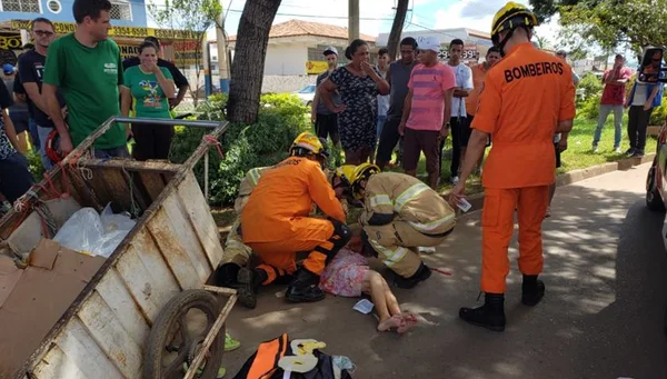 Catadora de 84 anos é atropelada no DF por motorista sem CNH