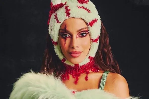 Anitta fala sobre aparência e diz que fotos prejudicam seu rosto