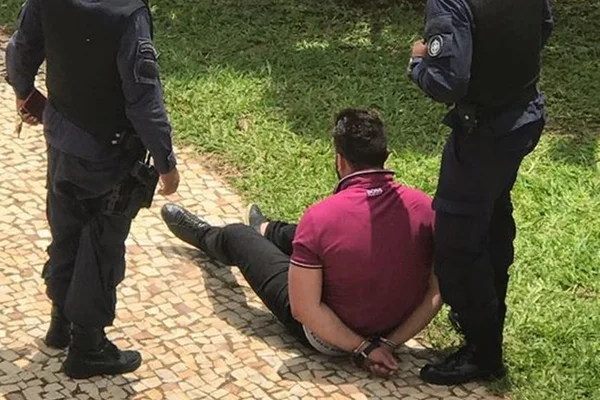 Ladrão cara de pau furta farmácia no DF e é “preso” por populares