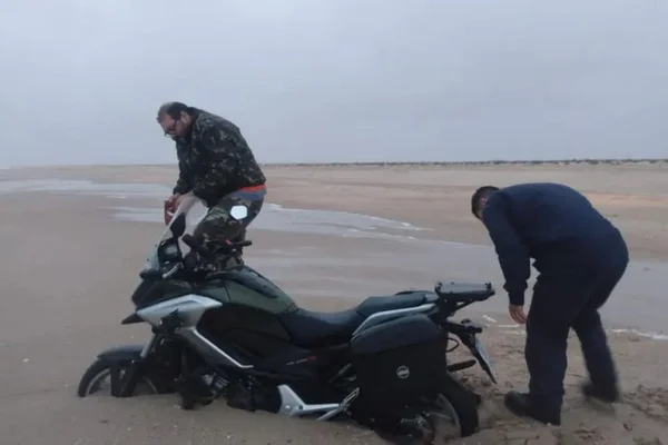 Moto atolada entre Rio Grande do Sul e Uruguai - Metrópoles