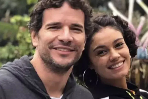 Foto colorida de Daniel Oliveira e Sophie Charlotte - Metrópoles