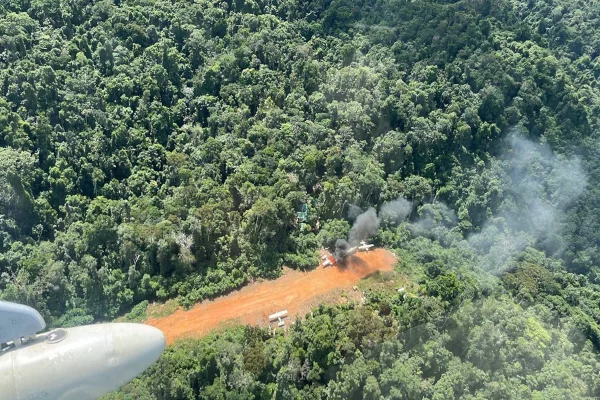 Imagem colorida, Venezuela destrói aviões em fronteira com Brasil e cita narcotráfico- Metrópoles