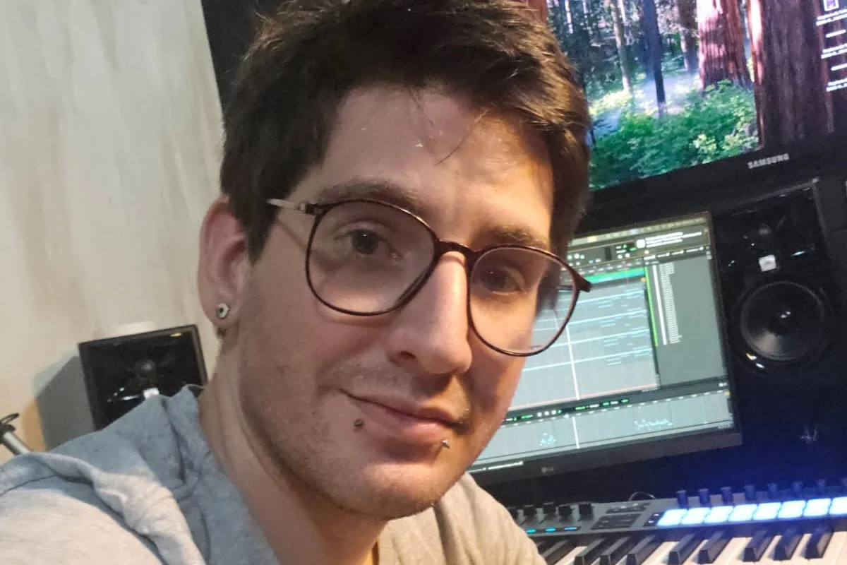 Alexandre Barbosa é diretor de dublagem, dublador, musicista e mixer. Fez parte da equipe de direção dos comerciais de Genshin Impact no Brasil, dublou o protagonista Aether (conhecido como Viajante) e cuidou da mixagem de Power Rangers, em Portugal. Alexandre Barbosa é diretor de dublagem, dublador, musicista e mixer. Fez parte da equipe de direção dos comerciais de Genshin Impact no Brasil, dublou o protagonista Aether (conhecido como Viajante) e cuidou da mixagem de Power Rangers, em Portugal.