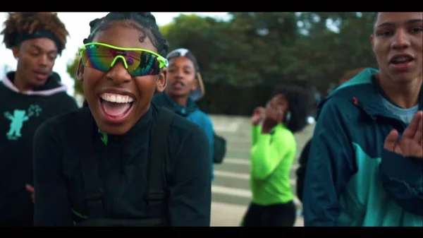 Vídeo: empoderada, MC Soffia lança clipe de Passinho das Malokas