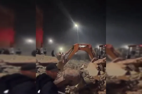 Imagem colorida de destroços
