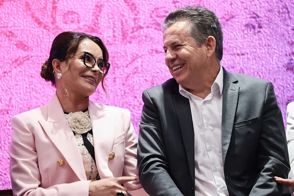 A primeira-dama de Mato Grosso, Virgínia Mendes, e o governador do Estado, Mauro Mendes