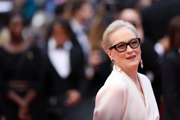 Foto colorida de Meryl Streep no Festival de Cannes 2024