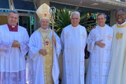 Missa presidida por Dom Antonio Emidio Vilar