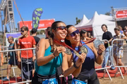 Atletas sobem ao pódio e recebem medalhas após completarem a prova de Águas Abertas 3 km no Metrópoles Endurance 