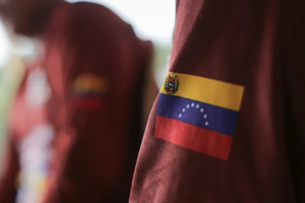 Roupa com a bandeira da Venezuela - Metrópoles