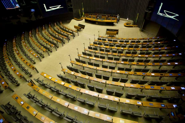 Dois dias após votar Orçamento, Congresso fica esvaziado