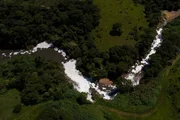 O Relatório da CPI do Rio Melchior apontou que a degradação do rio está relacionada ao lançamento de efluentes de grandes empreendimentos, como estações de tratamento de esgoto, o Aterro Sanitário de Brasília e abatedouros, além de poluição difusa. O Relatório da CPI do Rio Melchior apontou que a degradação do rio está relacionada ao lançamento de efluentes de grandes empreendimentos, como estações de tratamento de esgoto, o Aterro Sanitário de Brasília e abatedouros, além de poluição difusa.
