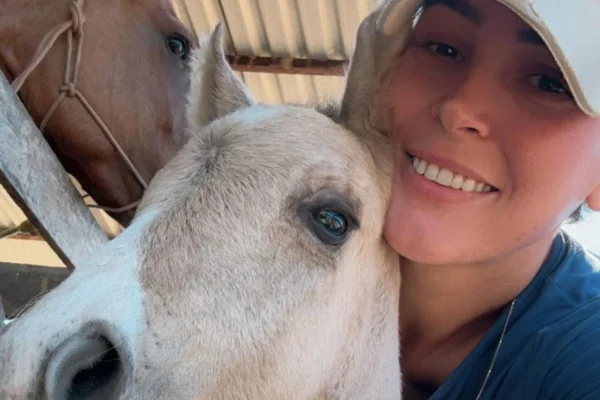 Raquel Cattani posta foto com animais nas redes sociais - Metrópoles