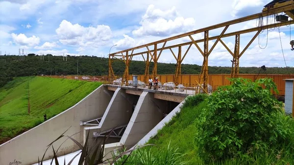 Abertas as comportas da Barragem do Paranoá