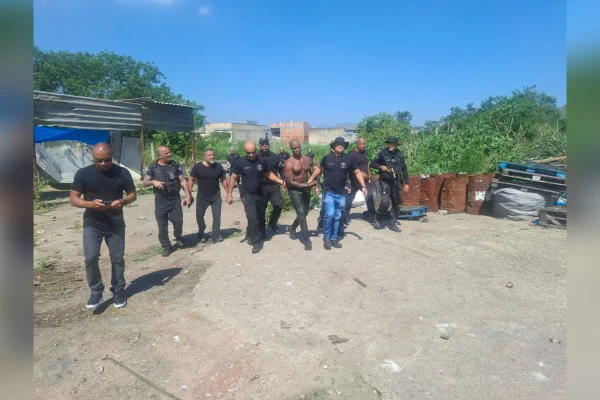 Presos dão “mata-leão” em policial, fogem de presídio e são recapturados