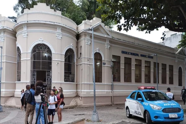 Foto colorida da Escola Municipal Manoel Cícero onde adolescente foi apreendido - Metrópoles