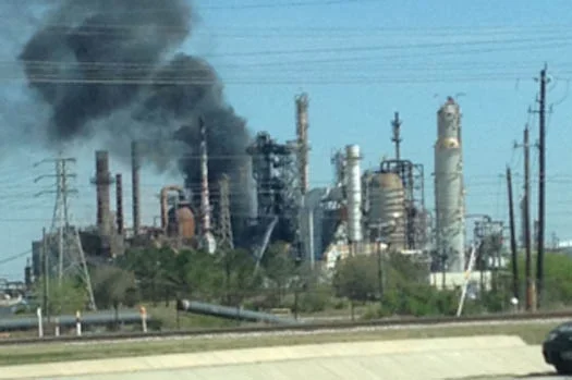 Explosão abala refinaria da Petrobrás em Pasadena