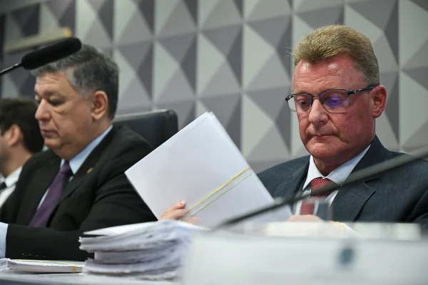CPMI do INSS ouve contador de empresas suspeitas de fraudes. Siga