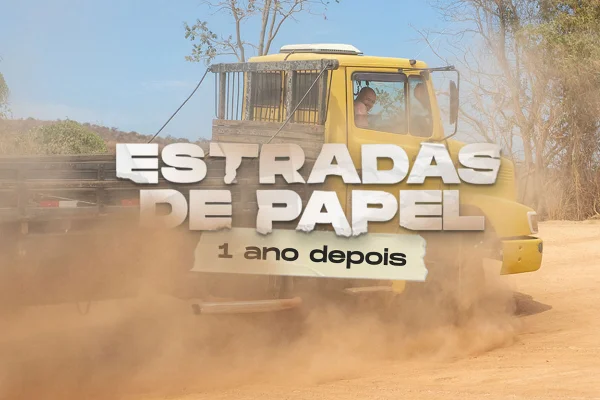 Imagem de caminhão passando na estrada de terra
