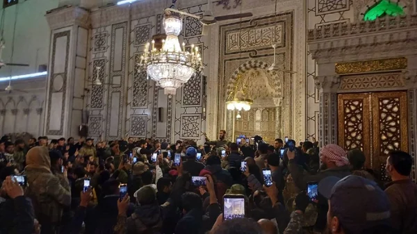Imagem colorida mostra líder de jihadistas na Síria - Metrópoles