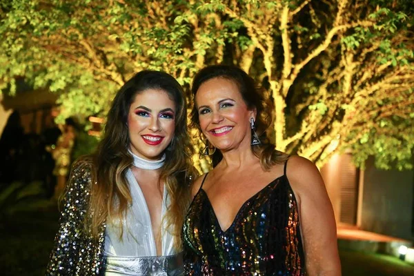 Sofia e Rosália Peixoto celebram aniversário duplo com festa anos 80