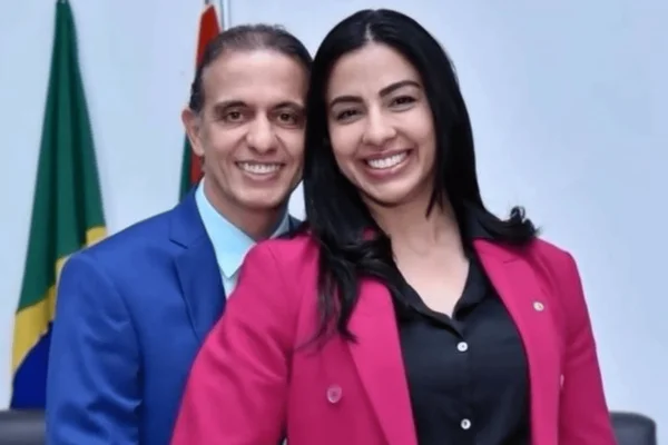O ex-prefeito de Caxias (MA), Fábio Gentil, e a namorada, deputada Deniella
