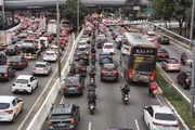Motos na Marginal Pinheiros, em São Paulo