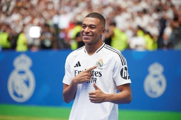 Mbappé em apresentação no Real Madrid