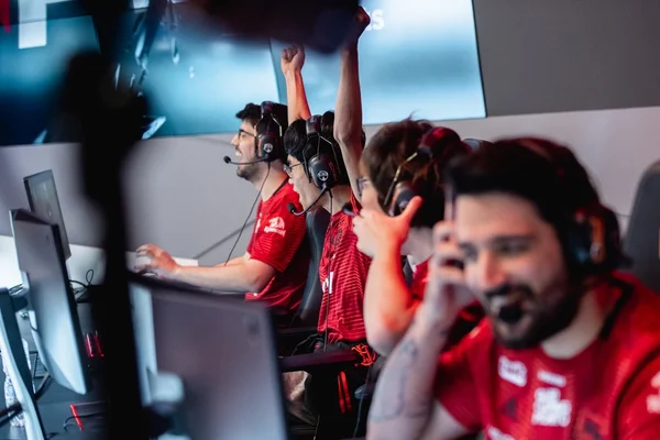 Apesar de benefícios, quarentena expõe questões delicadas dos eSports
