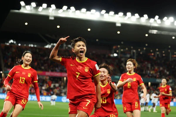 Copa Feminina: China supera expulsão de craque do time e vence o Haiti
