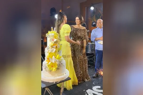 Michelle Bolsonaro presenteou Mayara Noronha com dois livros