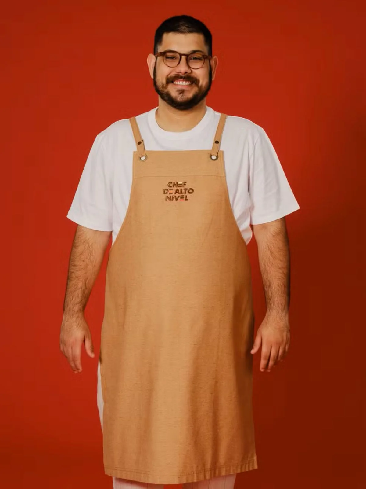 Mitchell Figueiredo, nascido em Itabuna, no interior da Bahia, Mitchell Figueiredo, de 27 anos, largou a faculdade de Direito para cursar gastronomia. Ele cozinha há 9 anos e já trabalhou com Felipe Bronze. Atualmente, é chef em Salvador Mitchell Figueiredo, nascido em Itabuna, no interior da Bahia, Mitchell Figueiredo, de 27 anos, largou a faculdade de Direito para cursar gastronomia. Ele cozinha há 9 anos e já trabalhou com Felipe Bronze. Atualmente, é chef em Salvador