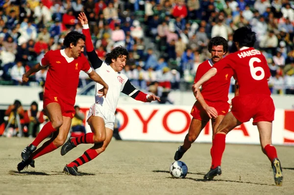 Assim como em 1981, Flamengo jogará de branco final com Liverpool