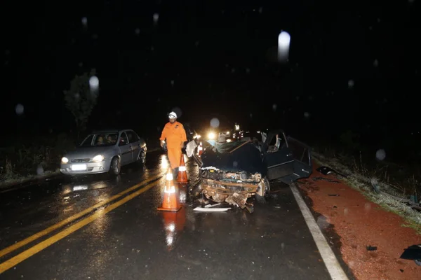 Colisão frontal de carros deixa seis feridos em Planaltina