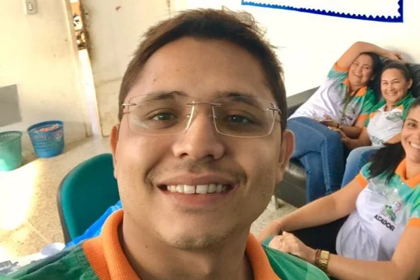 Professor morre vítima de Covid-19 um dia antes de filhos gêmeos nascerem