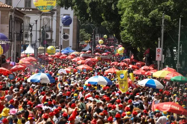 imagem colorida bloco cordao do bola preta rj