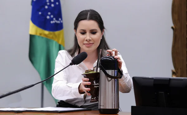 Deputada Caroline de Toni
