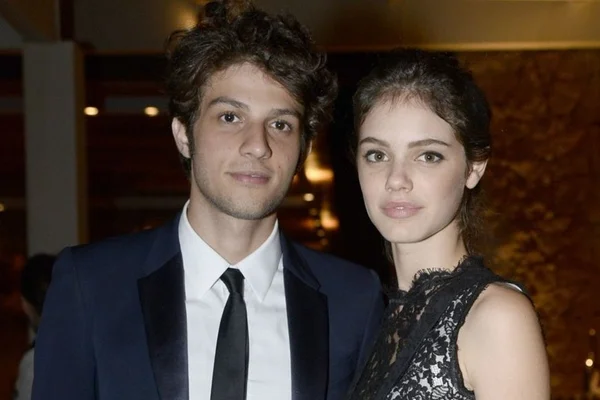 Chay Suede e Laura Neiva remarcam data do casamento